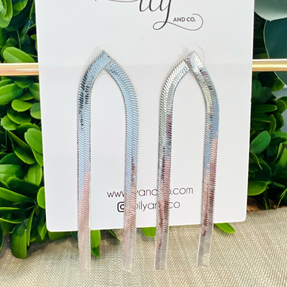New Silver Tone Snake Chain Dangle Earrings Lightweight Herringbone Post Back